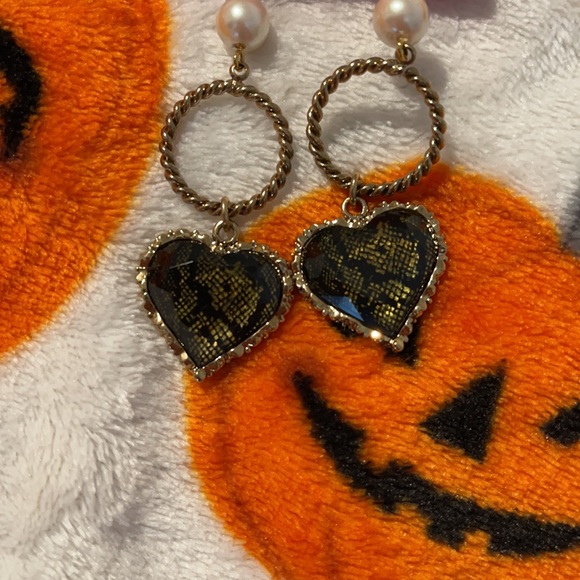 Betsey Johnson Lace & Pearl Heart Earrings - Picture 2 of 5